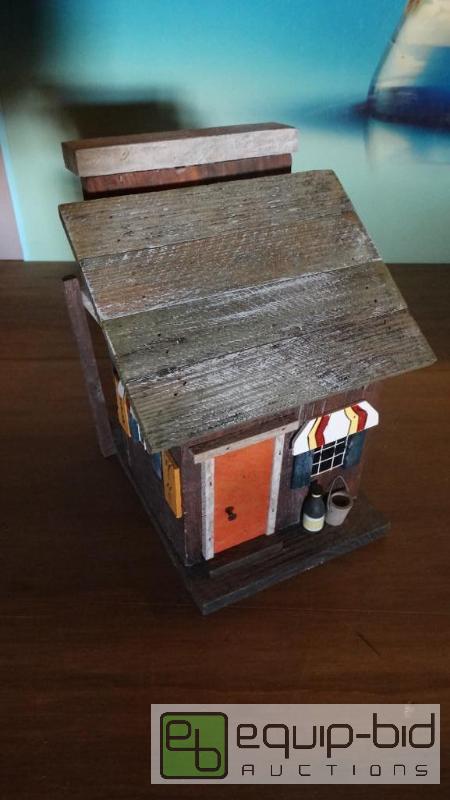 lot 566 image: Collectors Hand Made Bird House