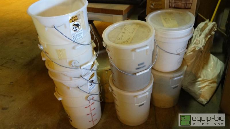 lot 582 image: Large Lot of Misc 5 Gallon Buckets