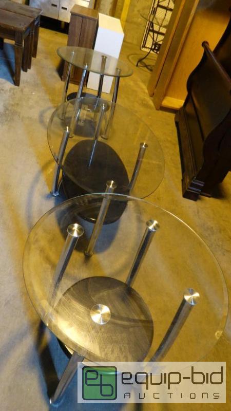 lot 590 image: 3 Glass Top Table Set