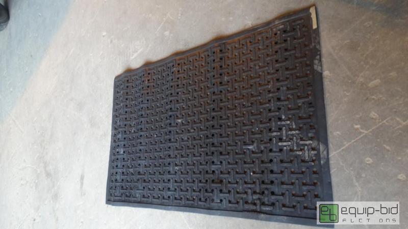 lot 597 image: Fatigue Rubber Floor Mat