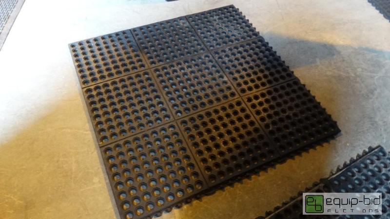 lot 599 image: Fatigue Rubber Floor Mat