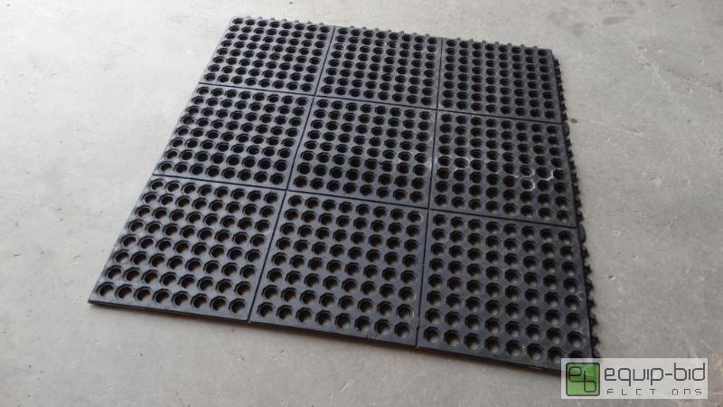 lot 600 image: Fatigue Rubber Floor Mat