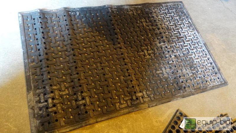 lot 604 image: Fatigue Rubber Floor Mat
