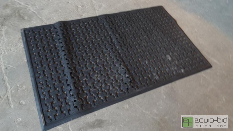 lot 605 image: Rubber Floor Mat