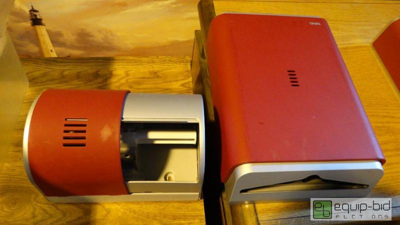 lot 606 image: Bath room Toilet Paper And Towel Dispenser