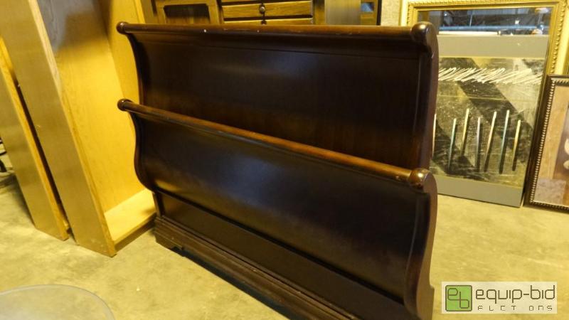 lot 610 image: Full Size Bed Frame Set W Head and base board