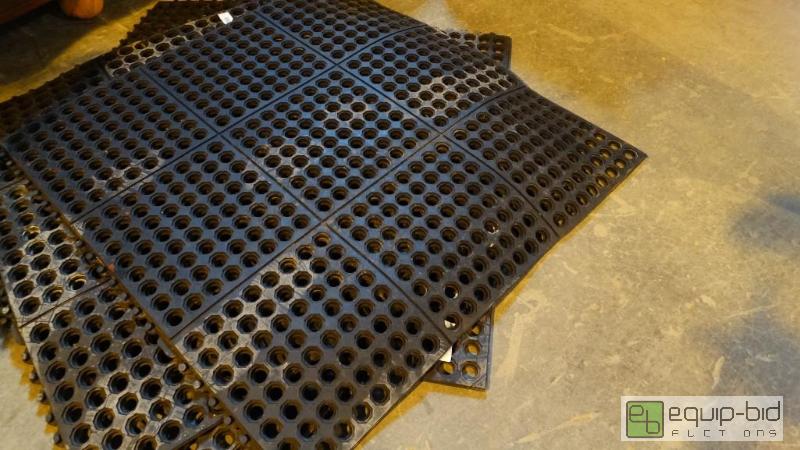 lot 612 image: Fatigue Rubber Floor Mat