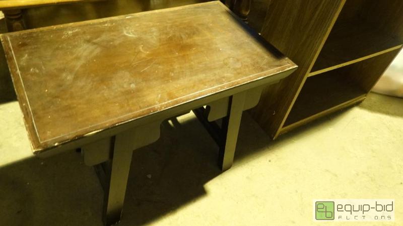 lot 617 image: Vintage Solid Dark Wood Finish Side Table