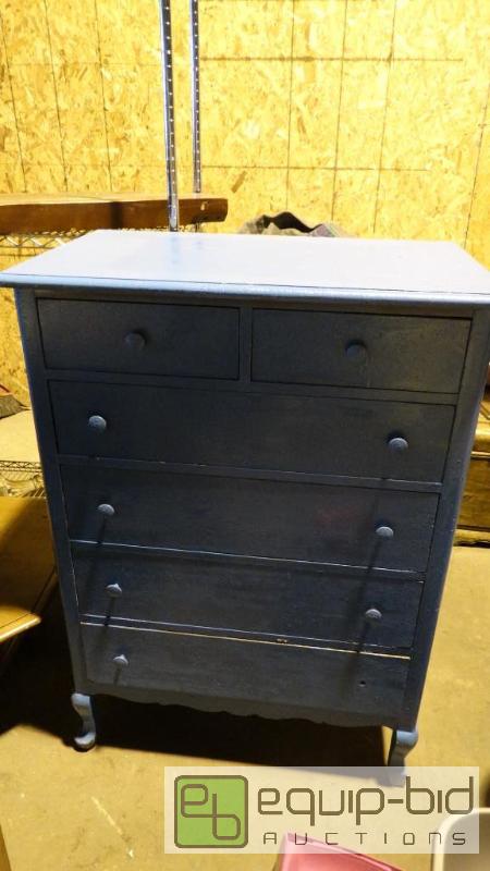lot 620 image: Painted Solid Wood 6 drawer Cloths Dresser