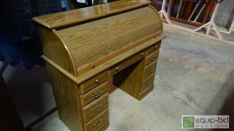 lot 622 image: Vintage Roll Top Storage Desk