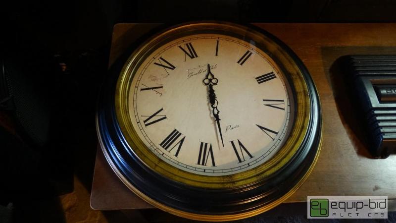lot 624 image: Battery Operated Wall Hung Decorative Clock