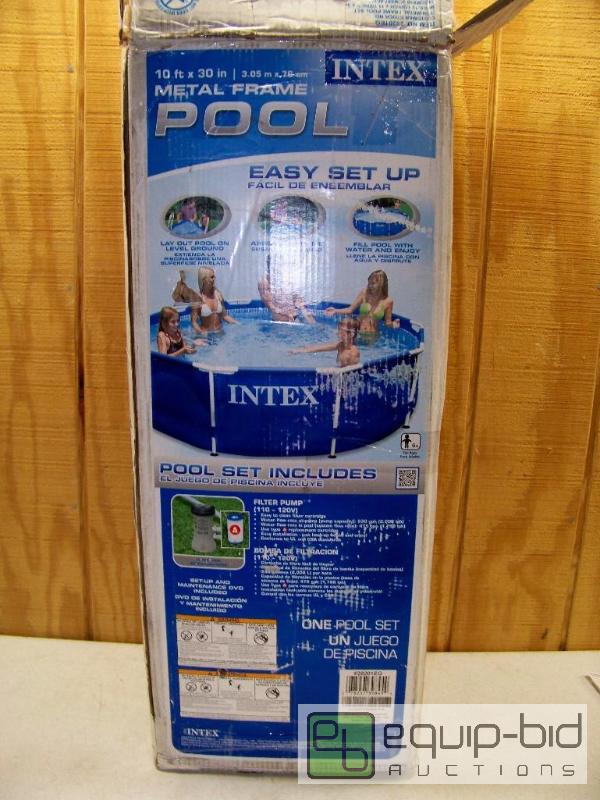 lot 1022 image: Intex 10 x 30 Metal Frame Pool