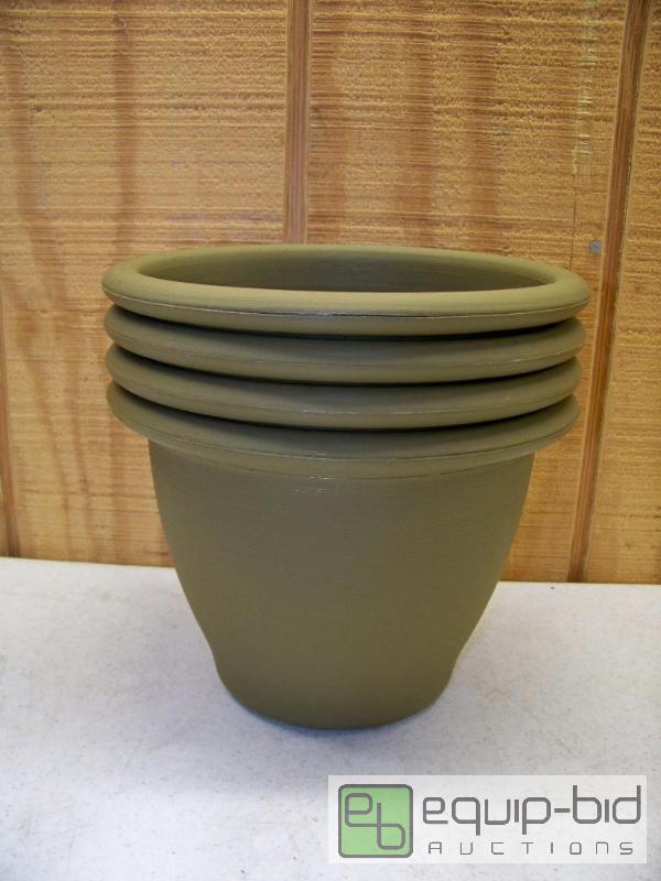 lot 1085 image: 4 New 3.5 quart Flower Pots