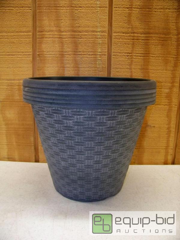 lot 1093 image: 5 New Gardien 11 Round Wicker Flower Pots