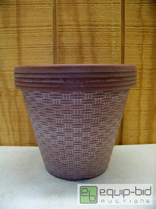 lot 1095 image: 5 New Gardien 11 Round Wicker Flower Pots