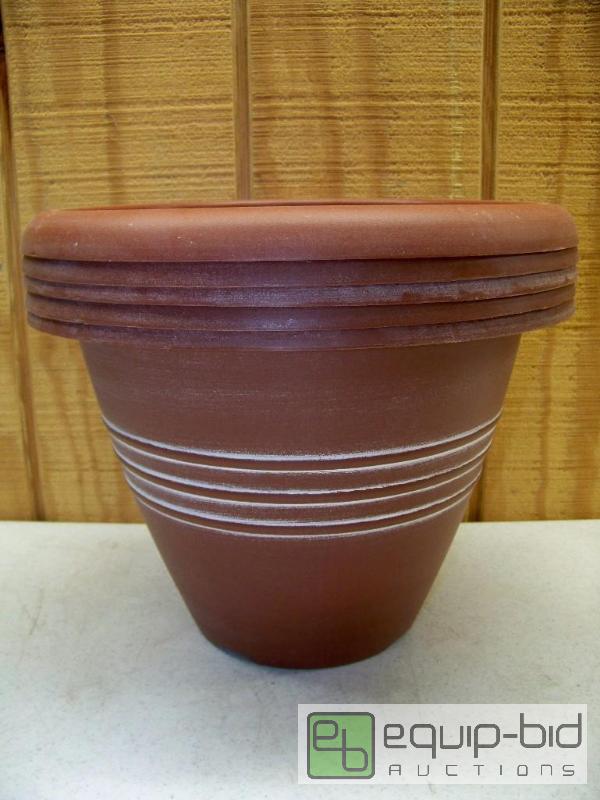 lot 1098 image: 5 New Gardien 13 Round Flower Pots