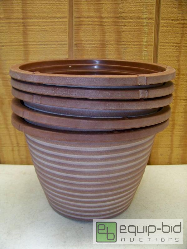lot 1102 image: 5 New 11 Striation Basket with hanger Flower Pots