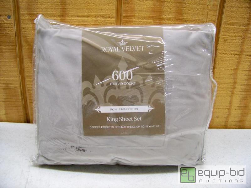 lot 1151 image: Royal Velvet King Size Sheet Set