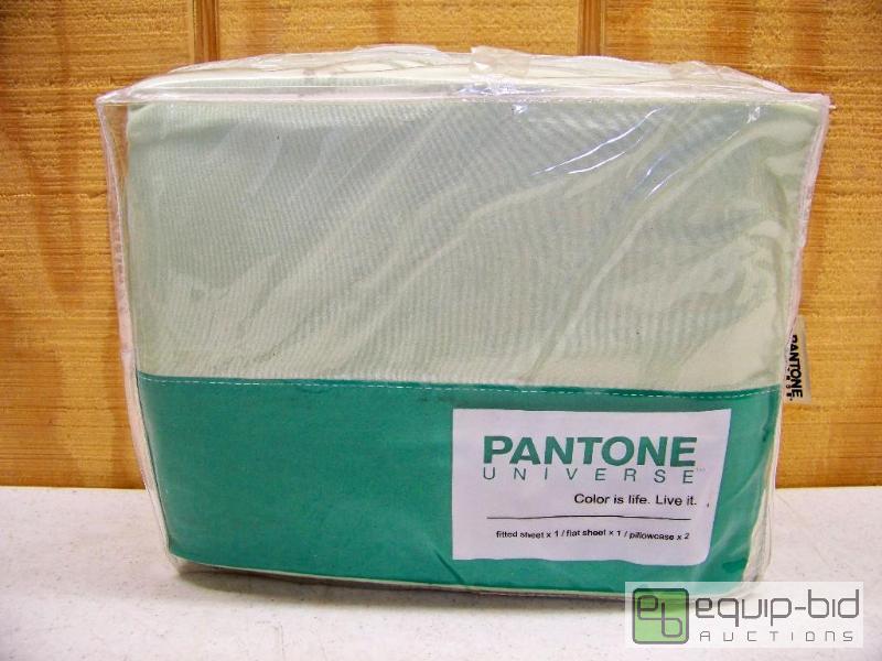 lot 1153 image: Pantone Universe California King Sheet Set