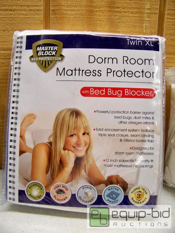 lot 1190 image: Master Block Twin XL Dorm Room Mattress Protector
