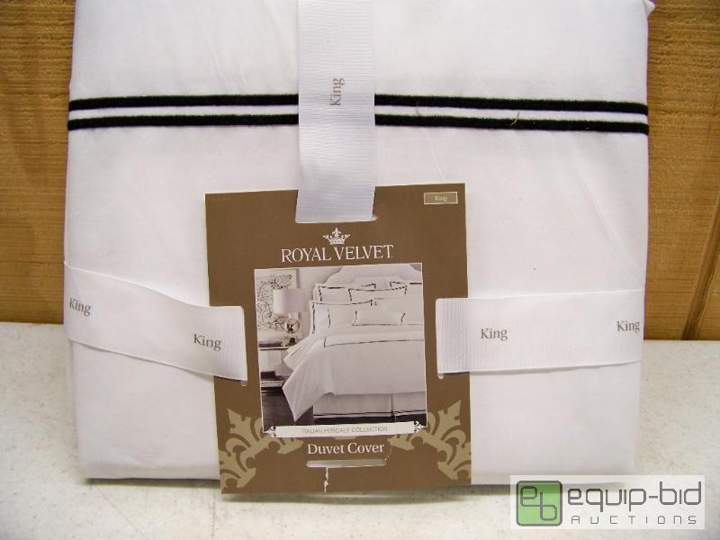 lot 1194 image: Royal Velvet King Duvet Cover