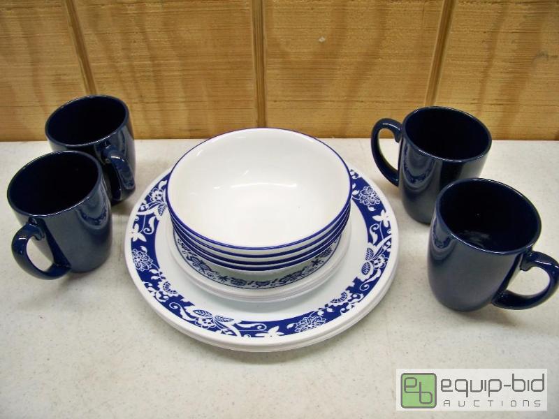 lot 1216 image: Corelle 16 Piece Dish Set Blue