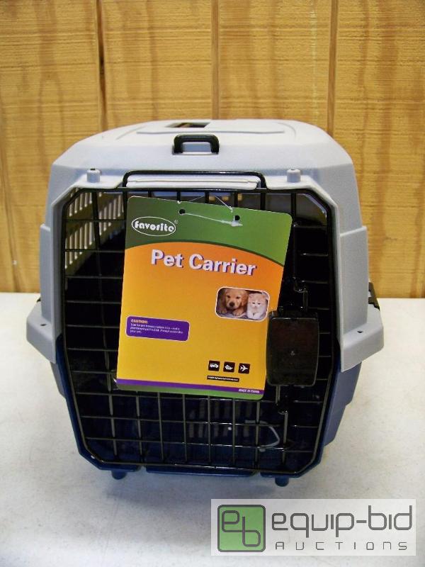 lot 1304 image: Small Pet Carrier