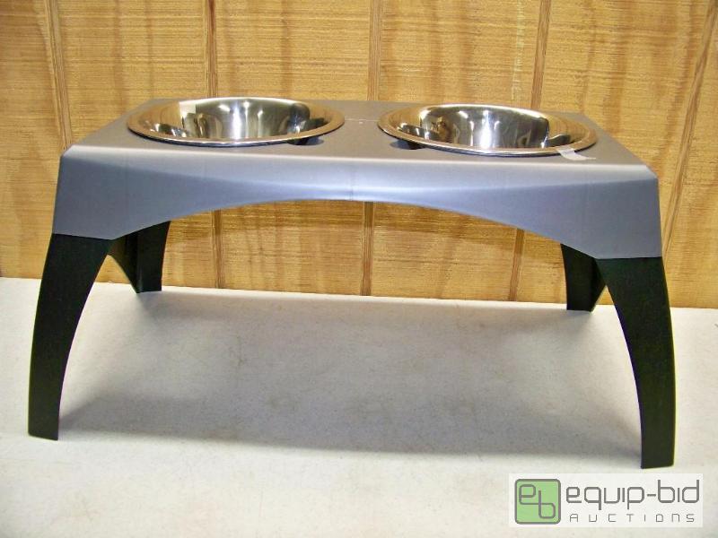 lot 1305 image: Raised Dog FoodWater Dishes