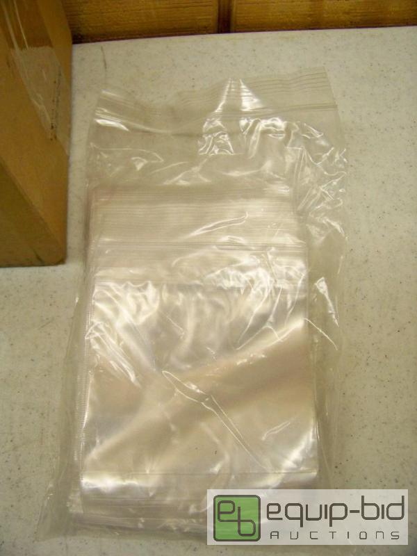 lot 1318 image: 1000 Uline 4 x 4 2 mil Ziplock Bags