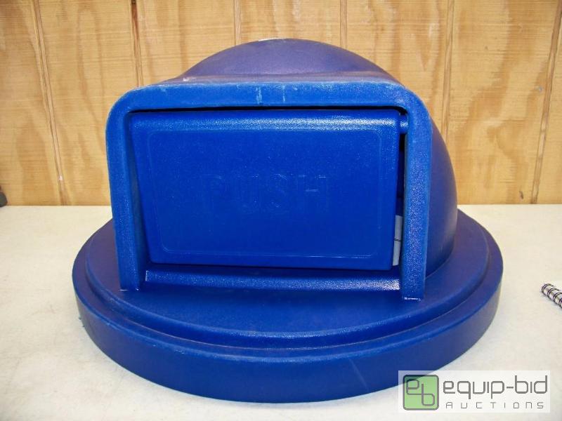 lot 1392 image: 55 Gallon Trash Can Lid