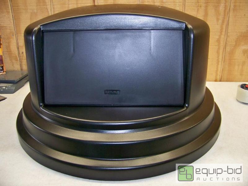 lot 1393 image: 55 Gallon Trash Can Lid