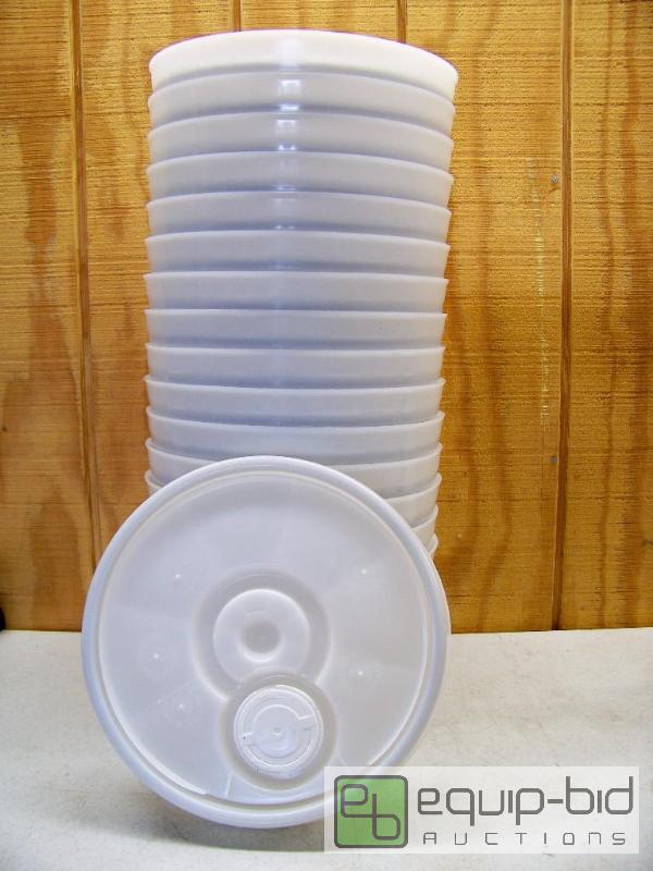 lot 1407 image: 20 Lids for 5 Gallon Buckets