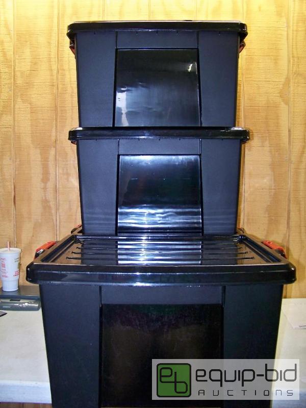 lot 1414 image: Lot of 4 Iris Storage Totes with lids