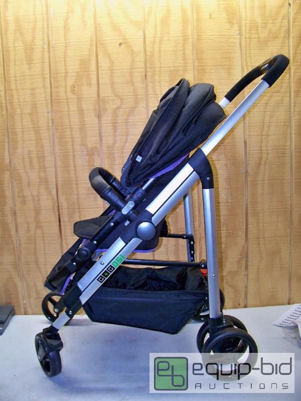 lot 1438 image: Guzzie Guss 051 Stroller