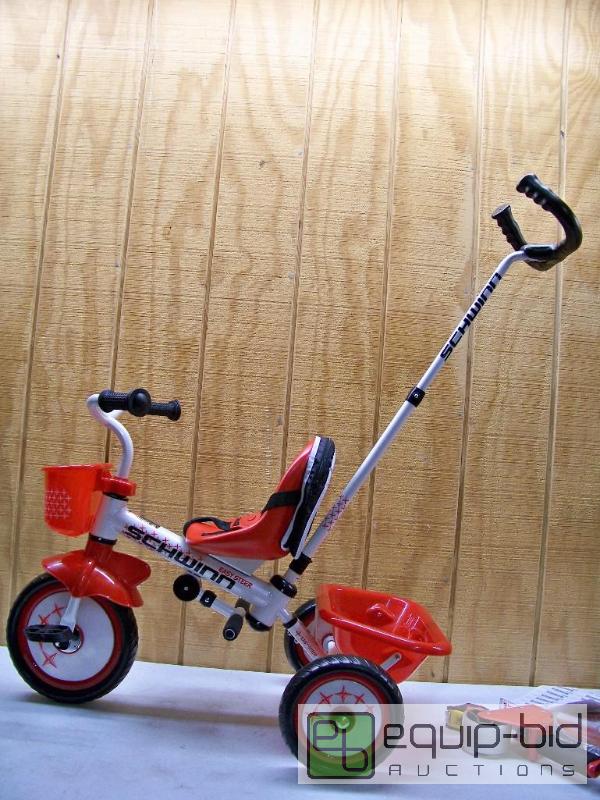 lot 1443 image: Schwinn Easy Steer Trike