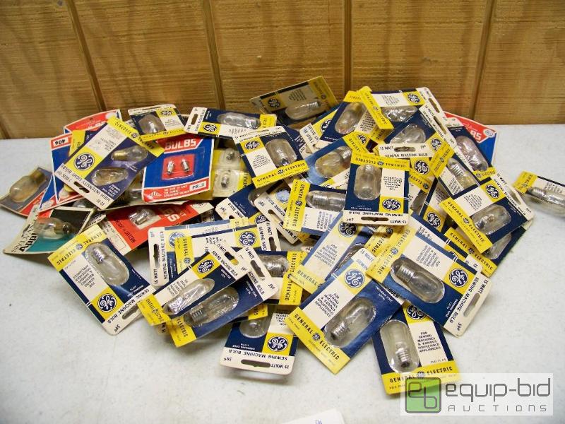 lot 1468 image: Huge Lot of Vintage New Old Stock Lightbulbs