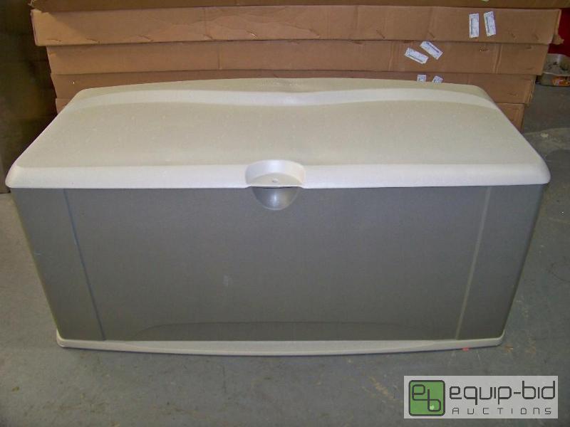 lot 1485 image: Rubbermaid XL Deck Box