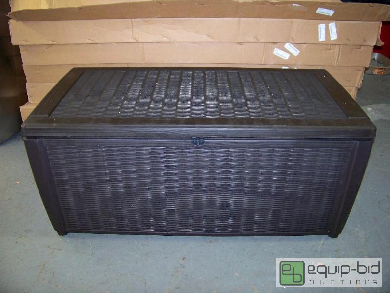 lot 1487 image: Keter Deck Box