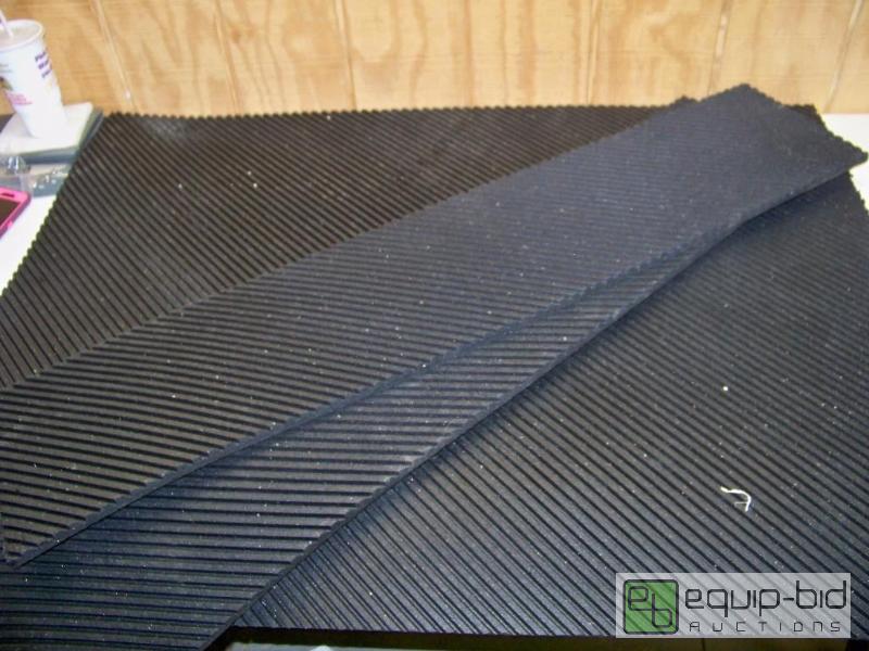 lot 1488 image: Secure Step Mate and 3 Stair Treads