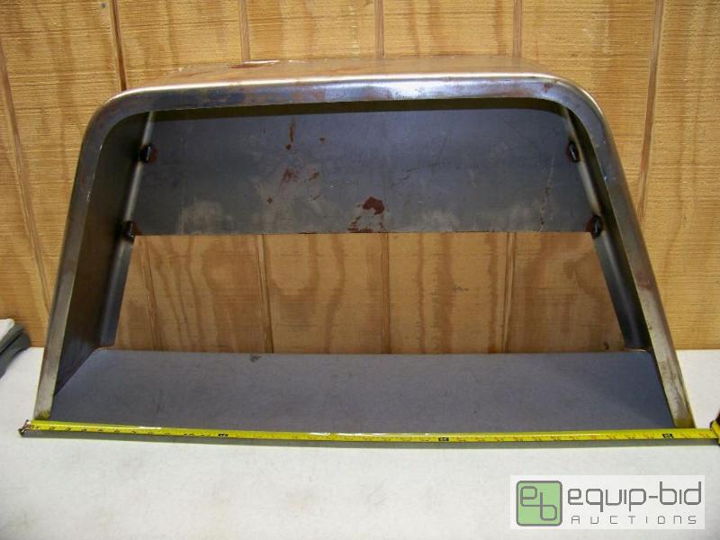 lot 1491 image: Single Axle Trailer Fender