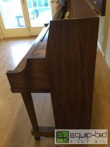 lot 3014 image: Yamaha Upright Piano