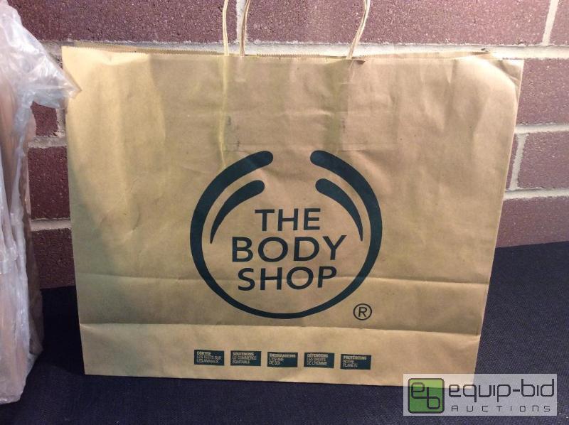 lot 3018 image: Lot of Paper Bags with Handles