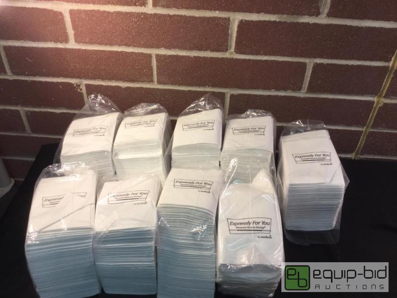 lot 3043 image: Lot of Napkins  Quantity 900 Color white Me...