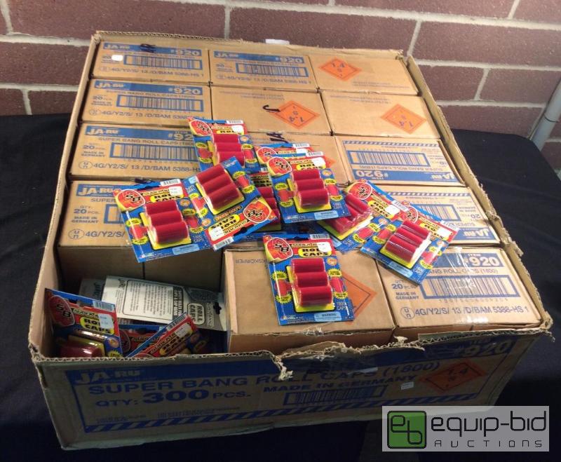 lot 3046 image: Super Bang Roll Caps  Quantity 15 boxes, 20 ...