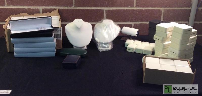 lot 3047 image: Jewelry&nbspDisplays&nbspand Boxes  &nbsp...