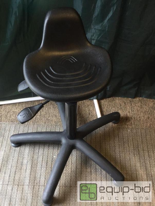 lot 3053 image: MusiciansDrummers Chair  Quantity 1 Conditi...