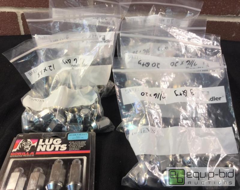 lot 3202 image: Lot of Lug Nuts