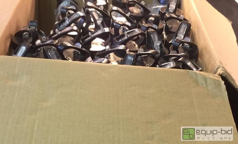 lot 3216 image: Lot of Refillable 25 Ounce Water Bottles Lot of Refillable 25 Ounce Water Bottles  -Quantity 30  -C