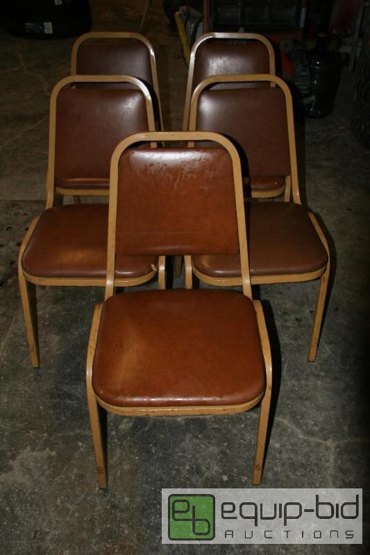 lot 1439 image: Lot includes set of 5 banquet chairs...
