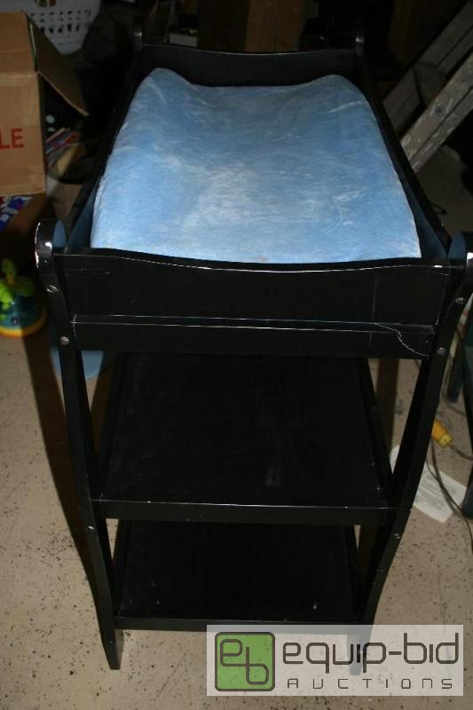 lot 1479 image: Black Changing tablediaper station 37&quot...